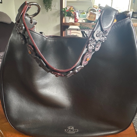 Coach all leather purse - Picture 1 of 3